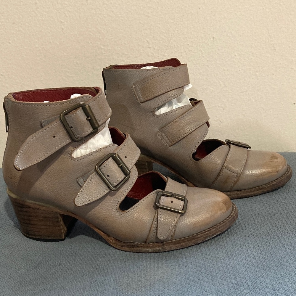 Freebird by Steven Charlotte Size 7
